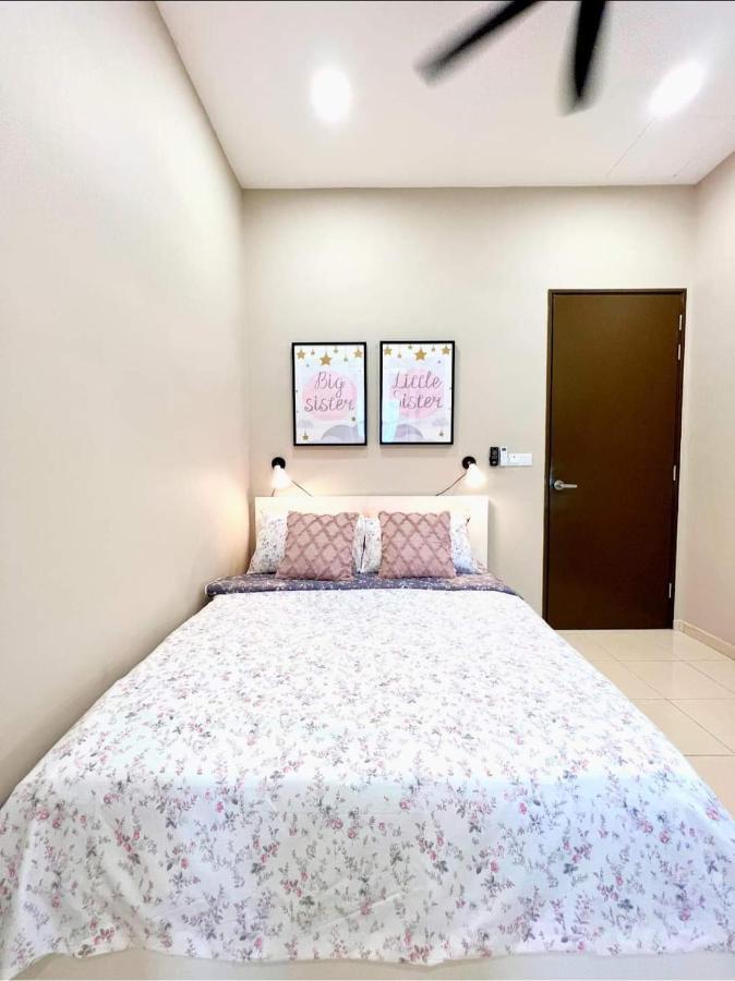Faridz Homestay At Myra Saujana Kampong Simpang Empat 外观 照片