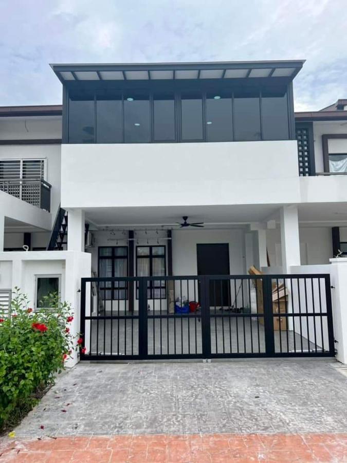 Faridz Homestay At Myra Saujana Kampong Simpang Empat 外观 照片
