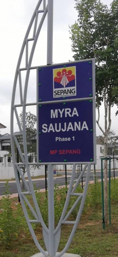 Faridz Homestay At Myra Saujana Kampong Simpang Empat 外观 照片