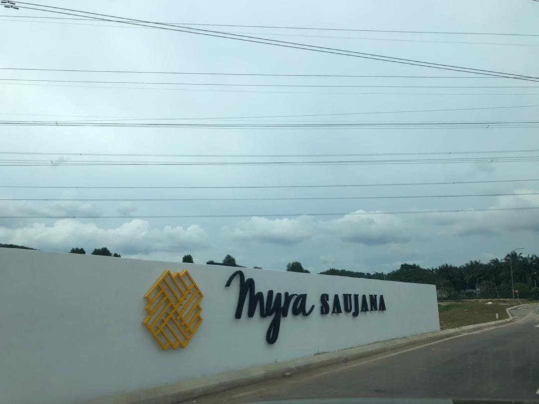 Faridz Homestay At Myra Saujana Kampong Simpang Empat 外观 照片