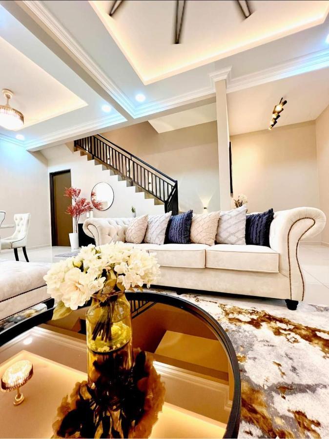 Faridz Homestay At Myra Saujana Kampong Simpang Empat 外观 照片