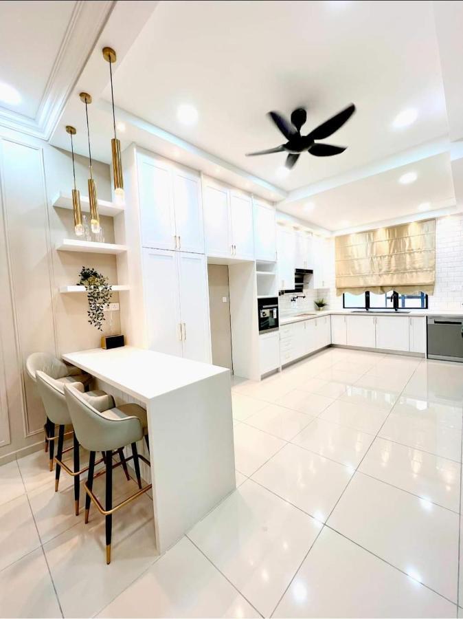 Faridz Homestay At Myra Saujana Kampong Simpang Empat 外观 照片