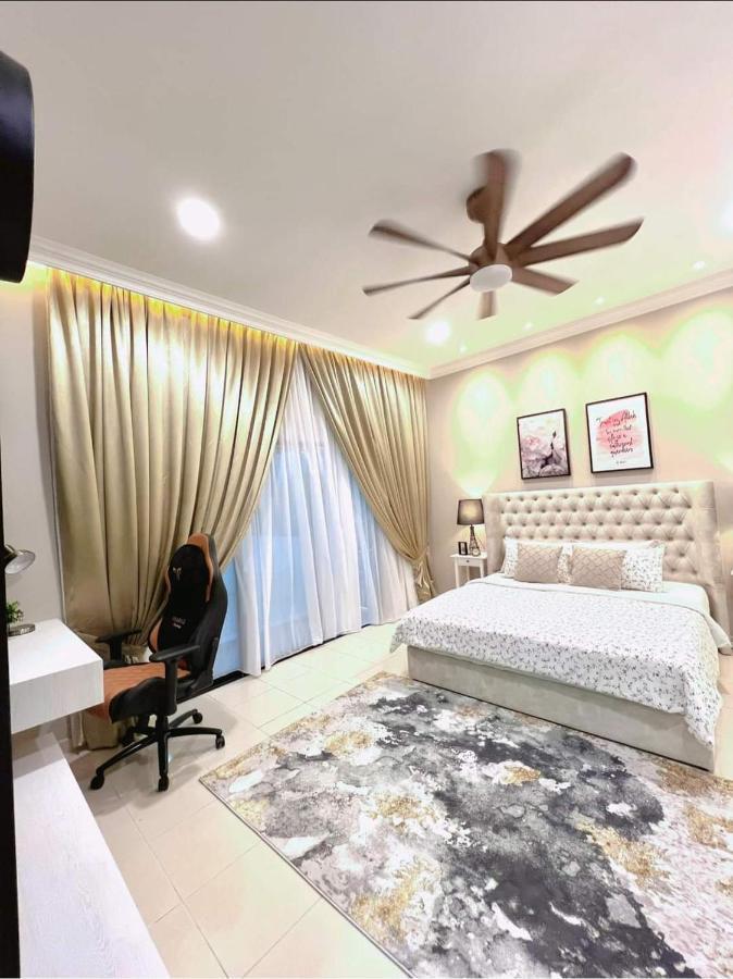 Faridz Homestay At Myra Saujana Kampong Simpang Empat 外观 照片