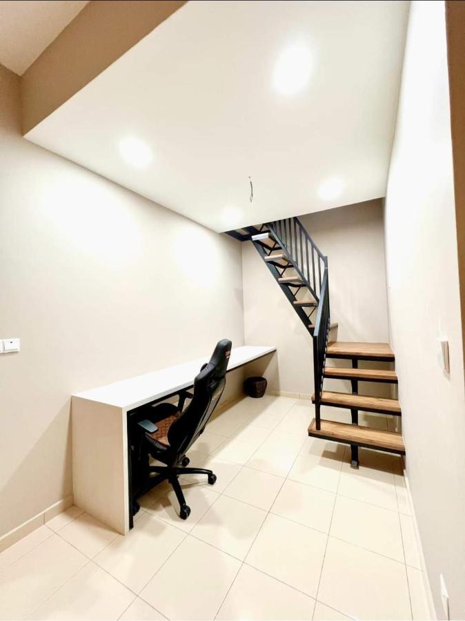 Faridz Homestay At Myra Saujana Kampong Simpang Empat 外观 照片