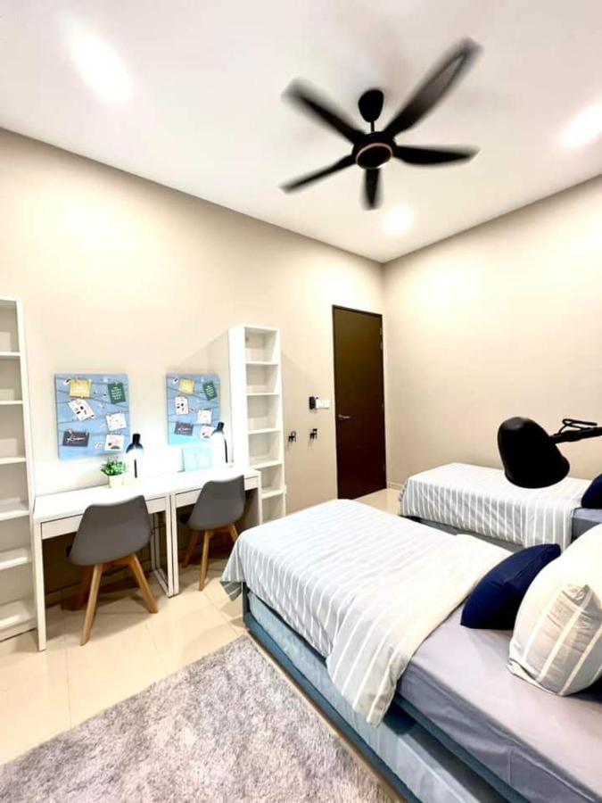 Faridz Homestay At Myra Saujana Kampong Simpang Empat 外观 照片