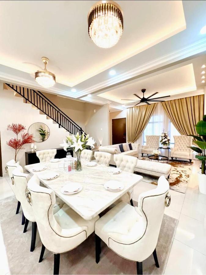 Faridz Homestay At Myra Saujana Kampong Simpang Empat 外观 照片