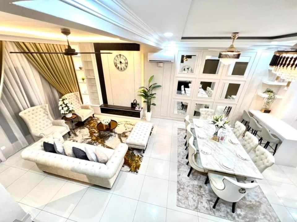 Faridz Homestay At Myra Saujana Kampong Simpang Empat 外观 照片