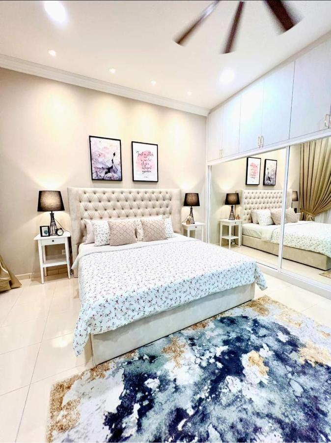 Faridz Homestay At Myra Saujana Kampong Simpang Empat 外观 照片
